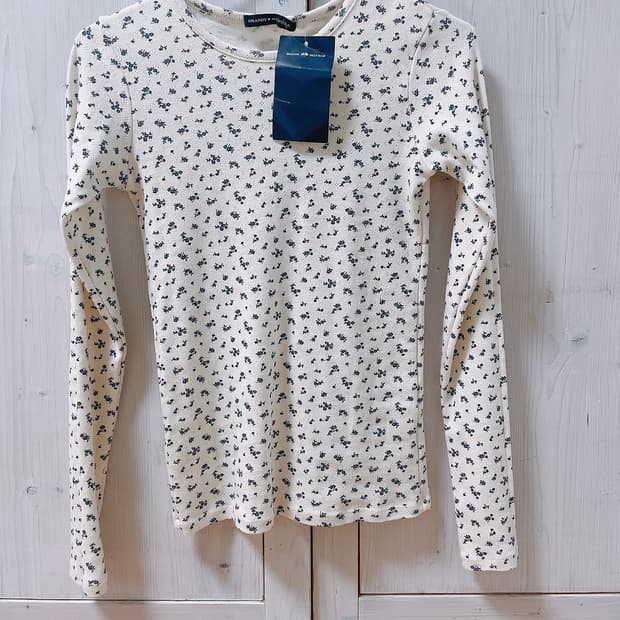 브랜디멜빌 플로럴 긴팔 아일렛 티셔츠 새상품