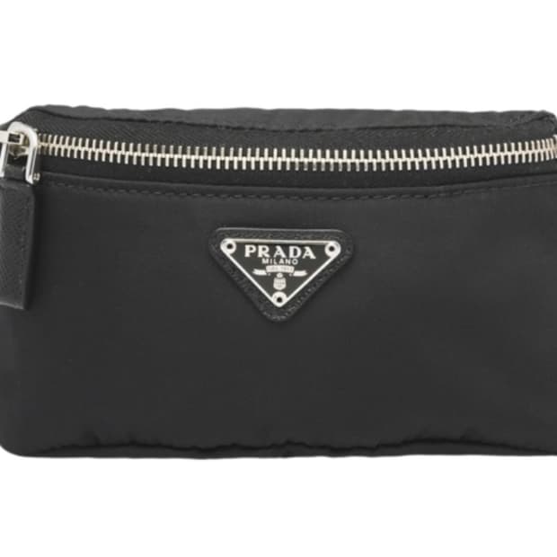 프라다 파우치 20만원 (5만원 추가로 내림)