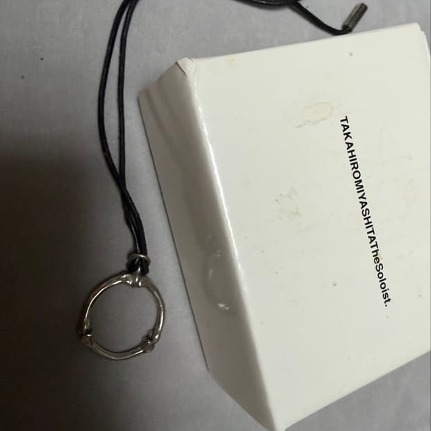 솔로이스트 BONE SHAPED GLASSES HOLDER