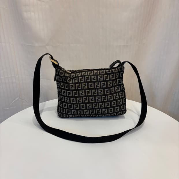 정품 펜디 주카 크로스백    