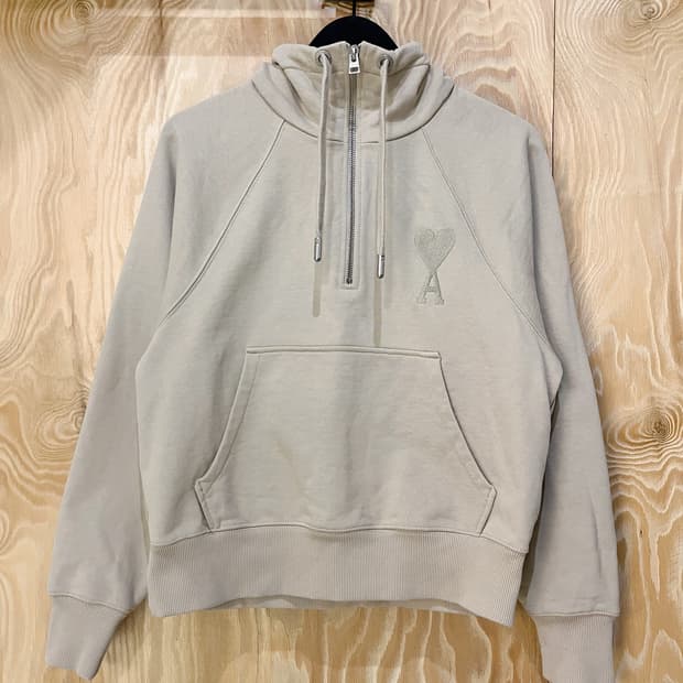 아미 22s/s 톤온톤 하프 집 스웻