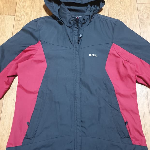 1134 k2 아웃도어 바람막이 95 사이즈입니다