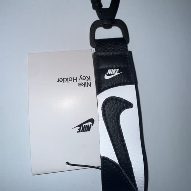 나이키 키 홀더 카라비너 키체인 블랙 화이트