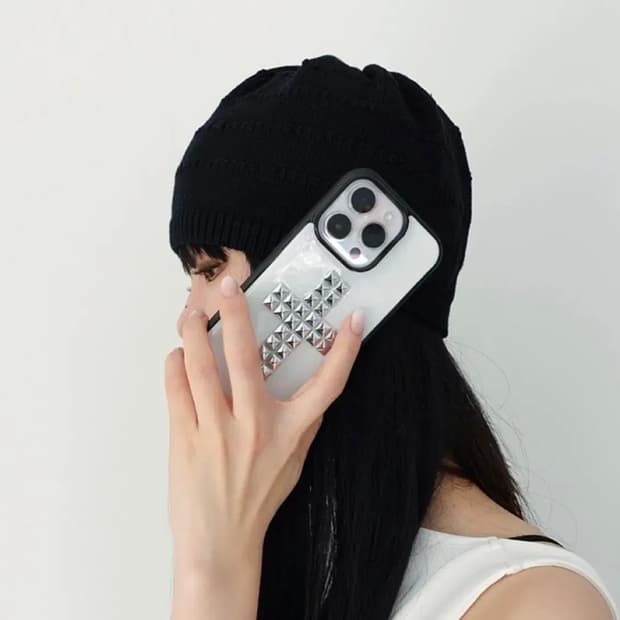 ROURS DES STUD (WHITE) 아이폰 15 프로 폰케이스