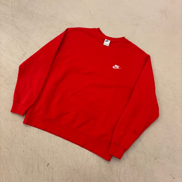 나이키 푸츄라 레드 맨투맨