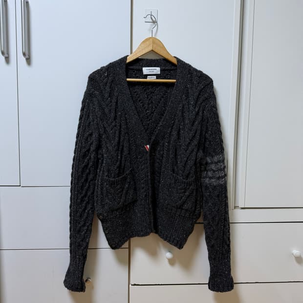 톰브라운 사선완장 아란케이블 가디건
4사이즈 