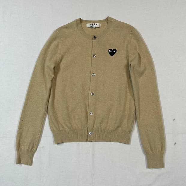 L) 꼼데가르송 플레이 하트 와펜 브라운 가디건 정품