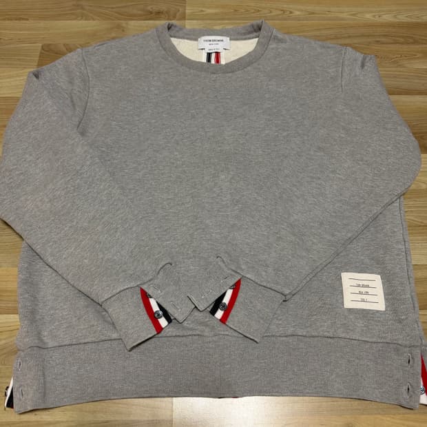 톰브라운 백삼선 맨투맨 그레이 3size