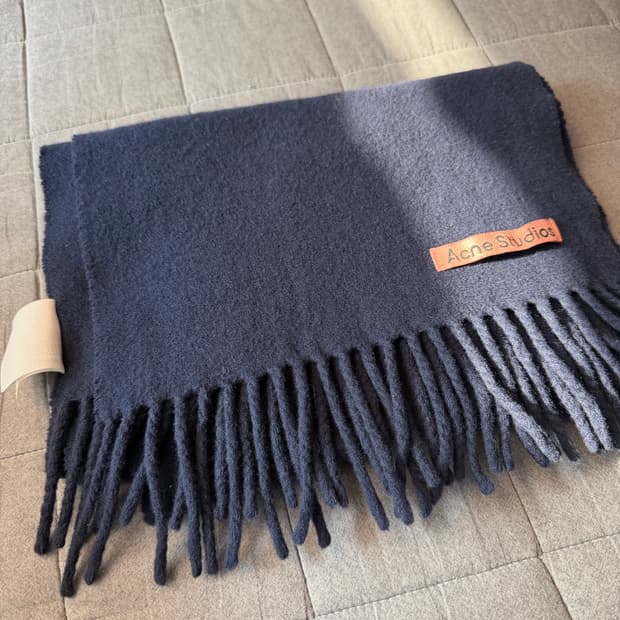 아크네 스튜디오 머플러 네이비