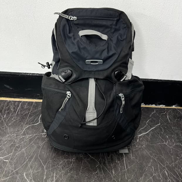 오클리 Y2K 유틸 서프팩 6.0 백팩