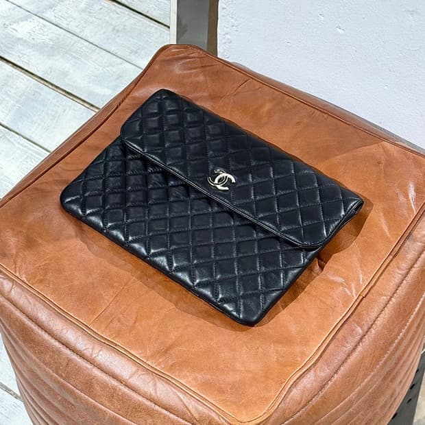 샤넬 블랙 클래식 퀼팅 플랩 클러치