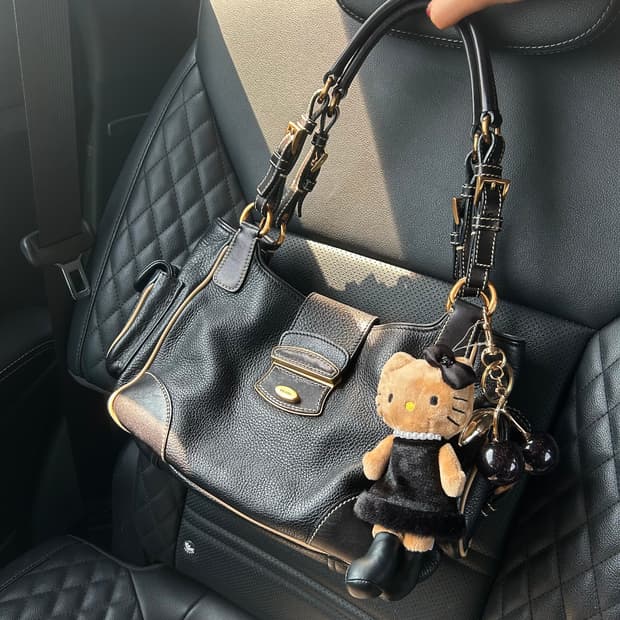 신상..💞)) 프라다 빈티지 버클 레더 숄더백 🖤✨