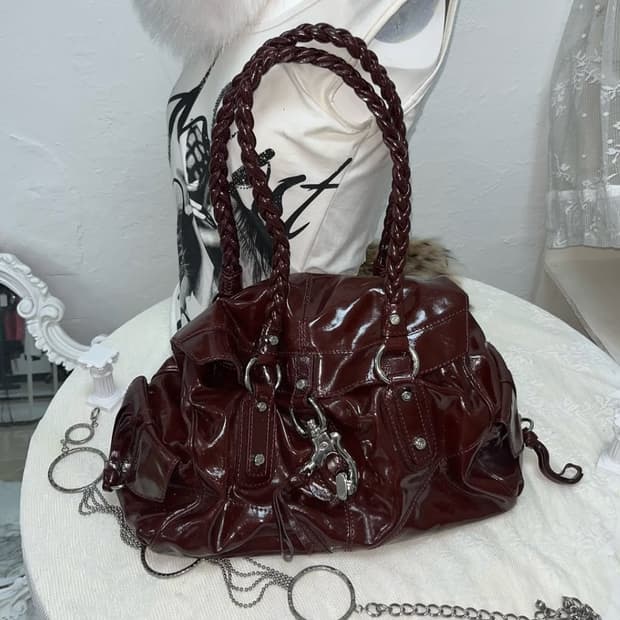 Francesco Biasia
페이턴트 가죽 백