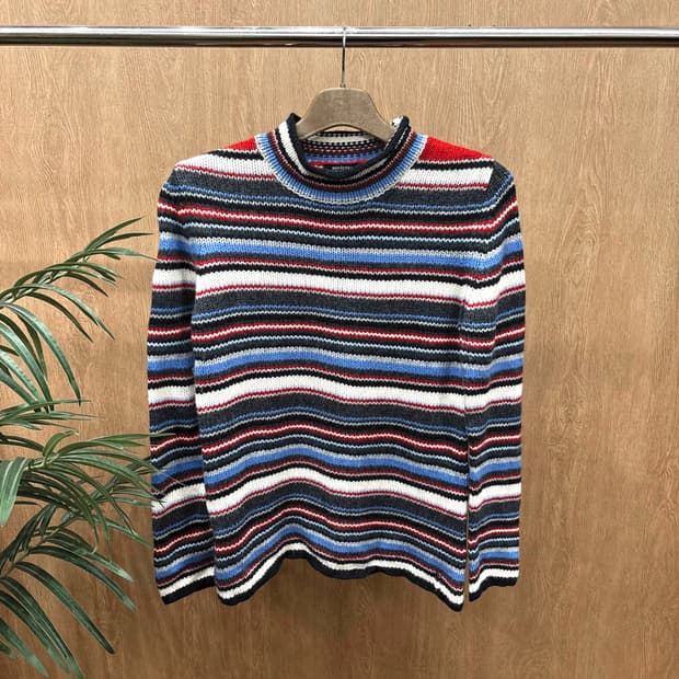 버버리 블랙 라벨 하프넥 니트 멀티 스트라이프 패턴 디테일 블루 레드