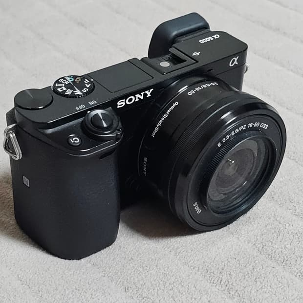 소니 A6000 미러리스 카메라