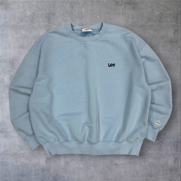 Lee 스카이 컬러 스몰 로고 미니멀 맨투맨