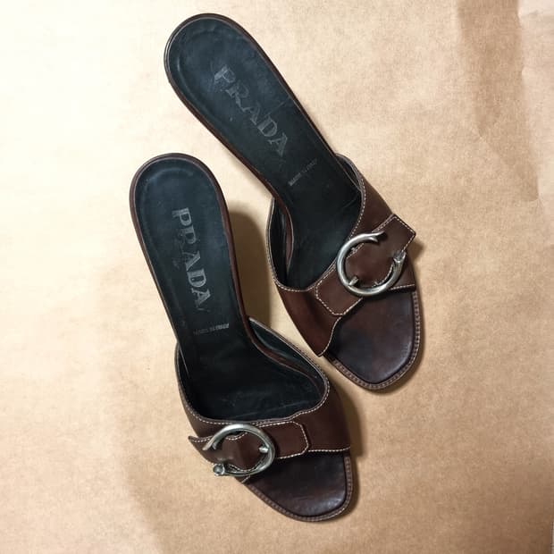 프라다 레더 뮬 샌들 오픈토힐 진브라운 구두 슈즈 (245mm) 상태양호