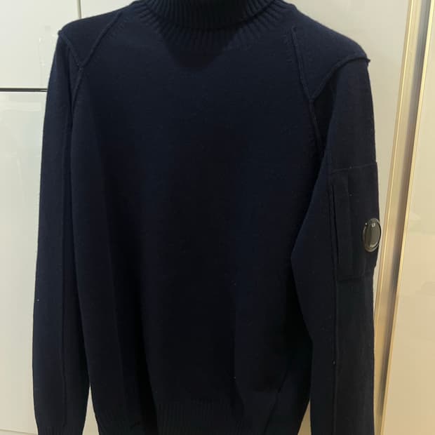 cp컴퍼니 네이비 터틀넥니트 105