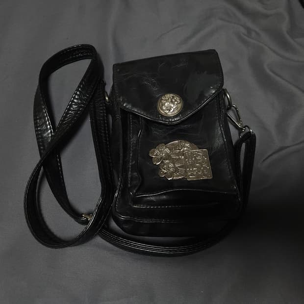 카라쿠리타마시 빈티지 레더 백