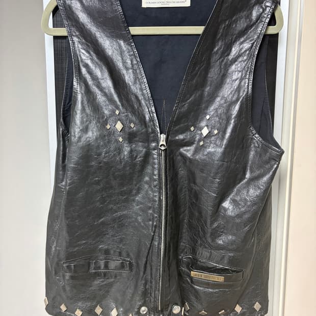 골든구스 카프스킨 레더 스터드 베스트 블랙 size xs