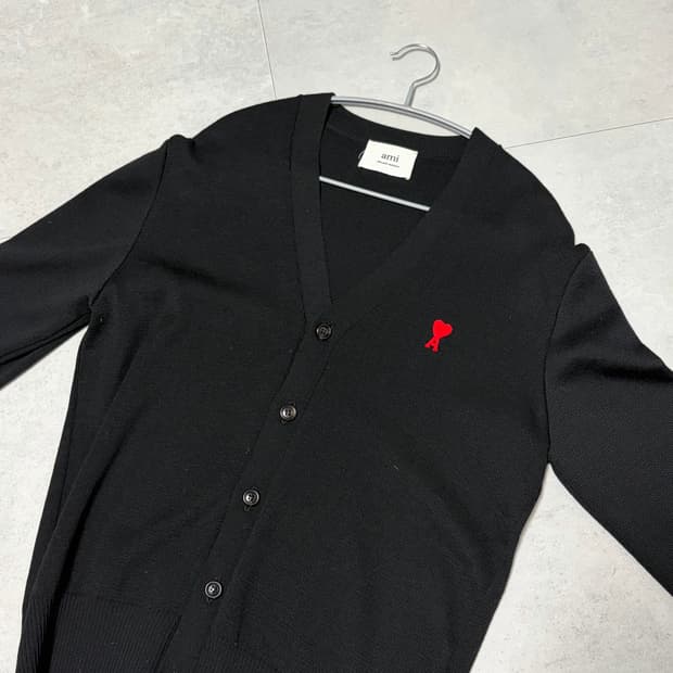 AMI 스몰 하트 로고 울 가디건 블랙 (M)