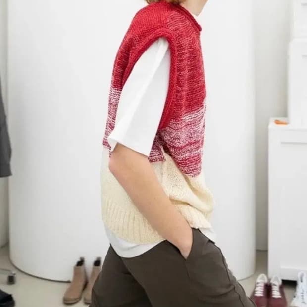 YIYAE 이예 니트베스트 레드 아이보리 판매합니다