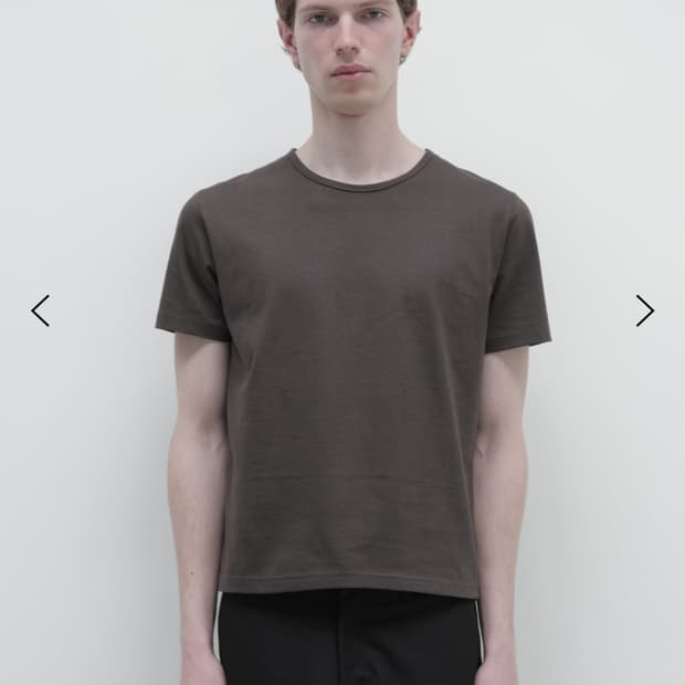 LES pin t-shirt 챠콜브라운 50사이즈
