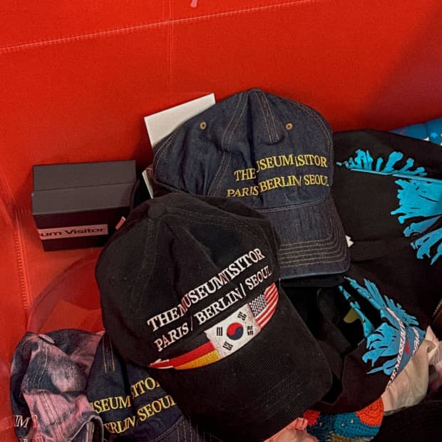 더뮤지엄비지터 데님볼캡