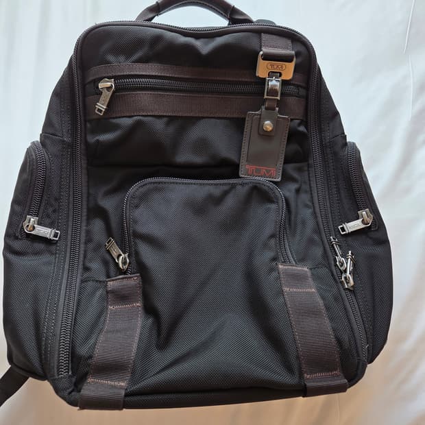 투미(TUMI)의 알파(Alpha) 시리즈 백팩