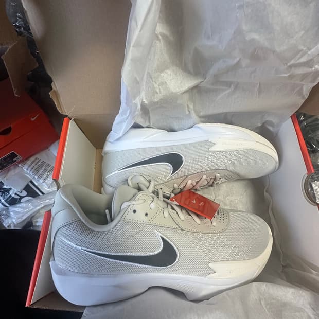 나이키 에어 줌 GT컷 아카데미 라이트 본 세일