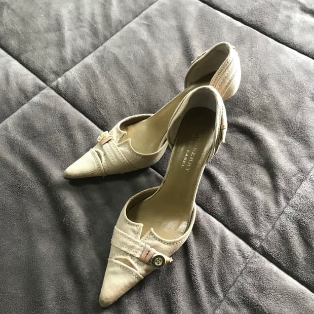 버버리 펌프스힐