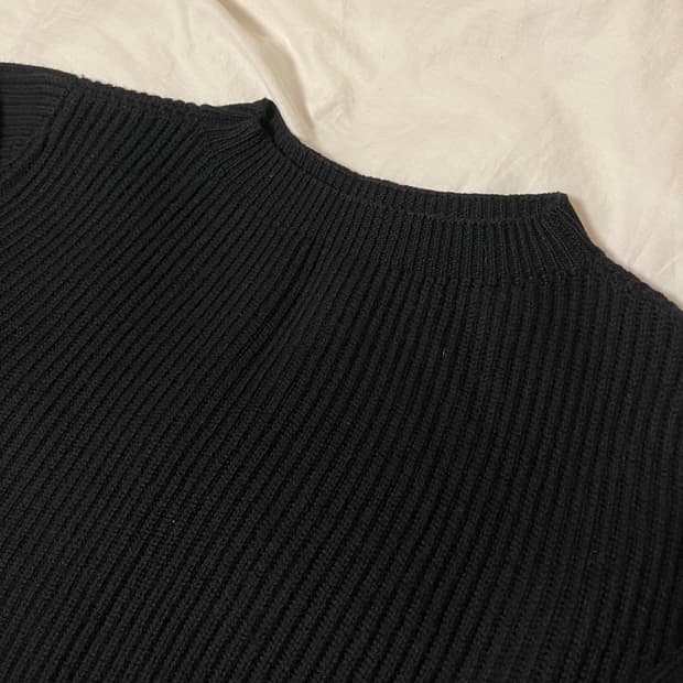 윌리엄 로키 메리노 크루넥 스웨터 블랙