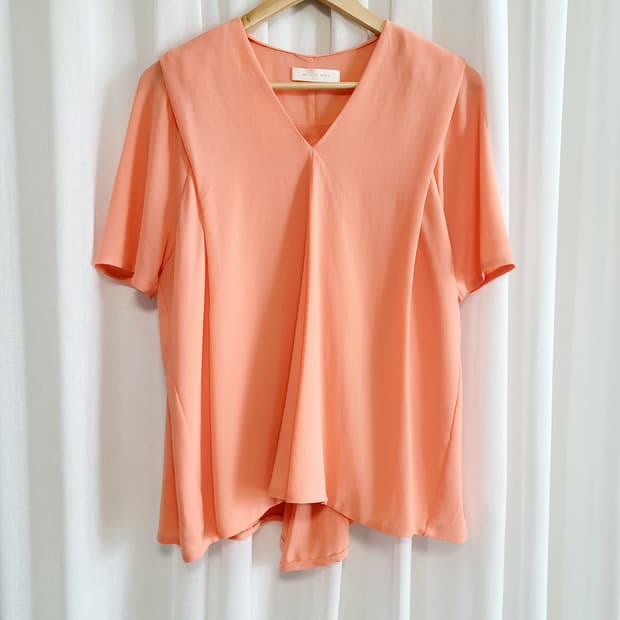 미샤 MICHAA 센터프릴 연코랄 숏슬리브 블라우스 (55) 상태최상