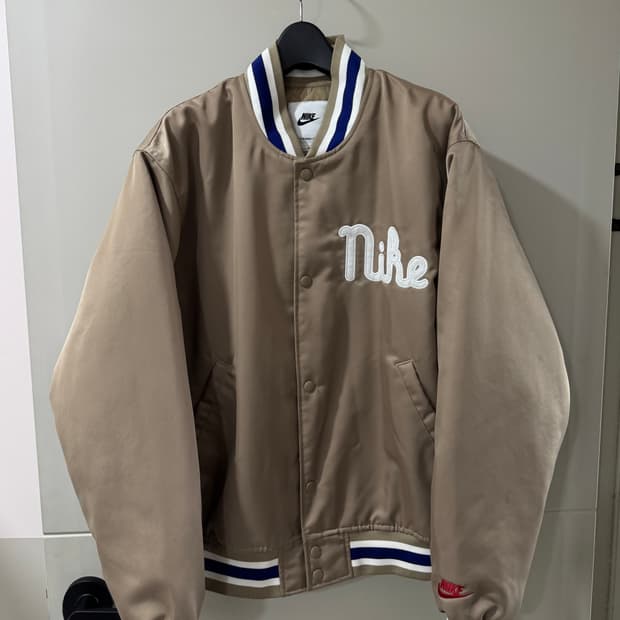 나이키 덕아웃 루즈 사틴 바시티 자켓 L