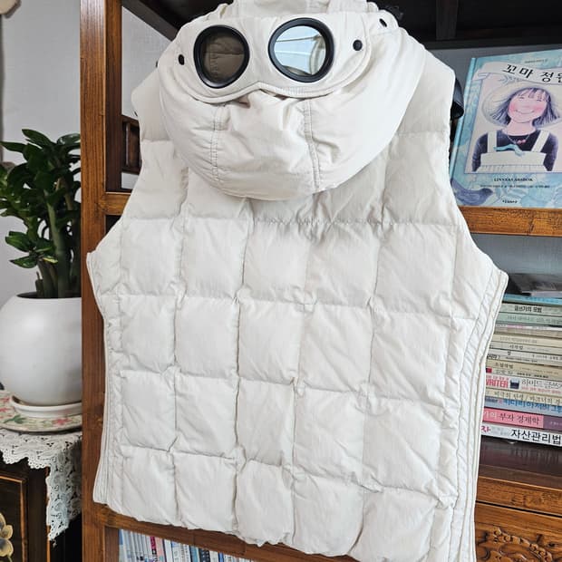 정품 씨피 CP컴퍼니 고글 패딩 조끼 100 팔아요 자켓