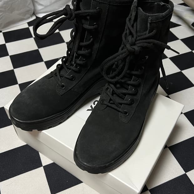 [41] 이지 시즌 6 컴뱃 부츠 그라파이트 데저트부츠 사막화