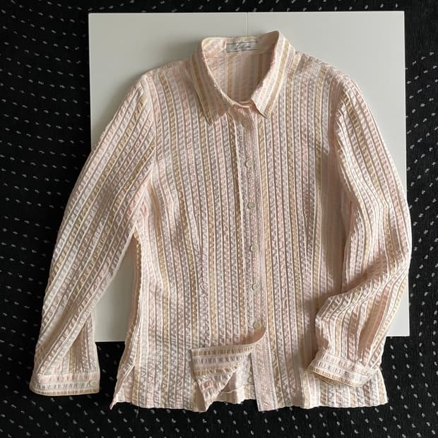 embossing stripe blouse