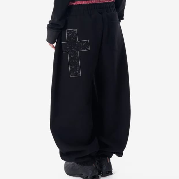 아캄 Laced CROS2 Patch Sweatpants 블랙