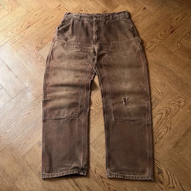 [36]칼하트 USA 데미지드 페이딩 다크브라운 더블니 워크 팬츠