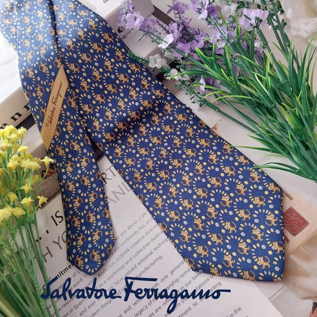 페라가모 실크 블루 호랑이 넥타이 9.5cm A+등급 K1348 
 