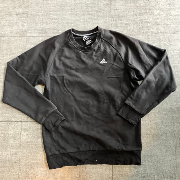 Adidas 아디다스 올드스쿨스트릿 가슴로고 스웻셔츠맨투맨