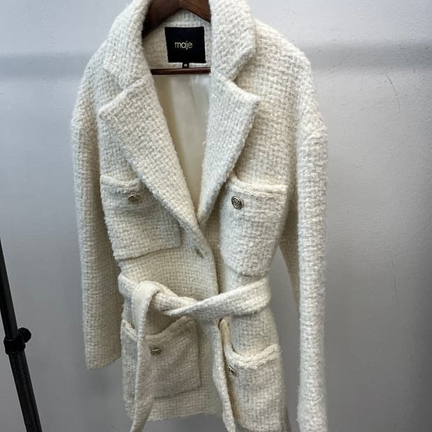 여)  마쥬 벨티드 트위드코트 
