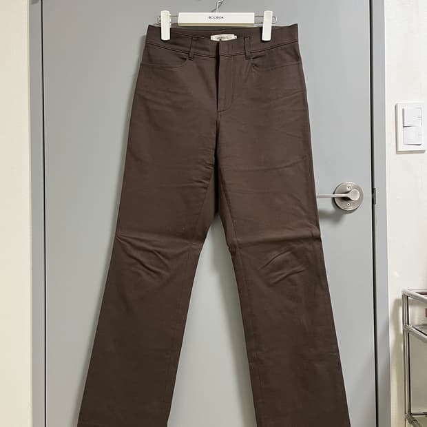 아모멘토 브라운 슬랙스