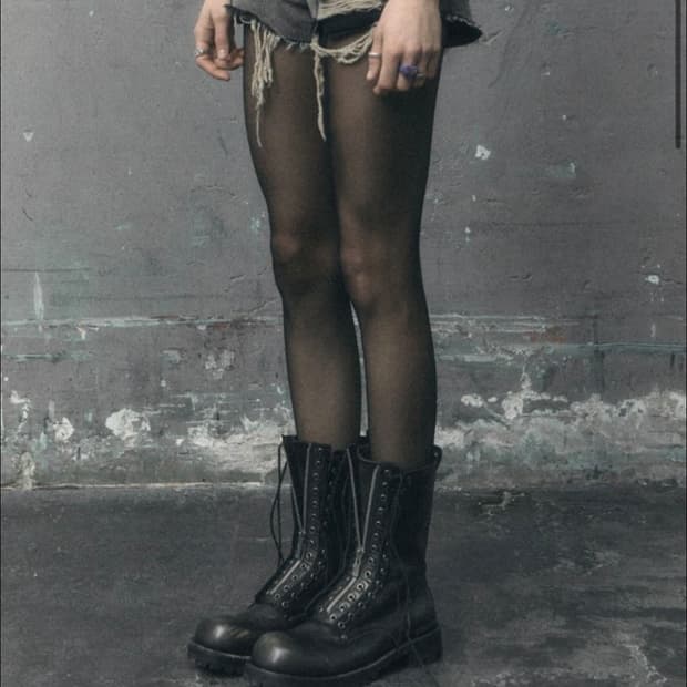 보헤미안서울 Destroyed gray denim shorts