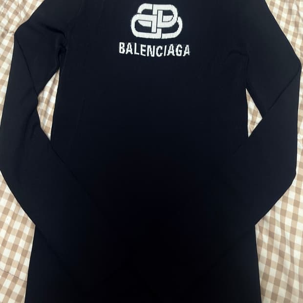 발렌시아가 슬림핏 니트 s