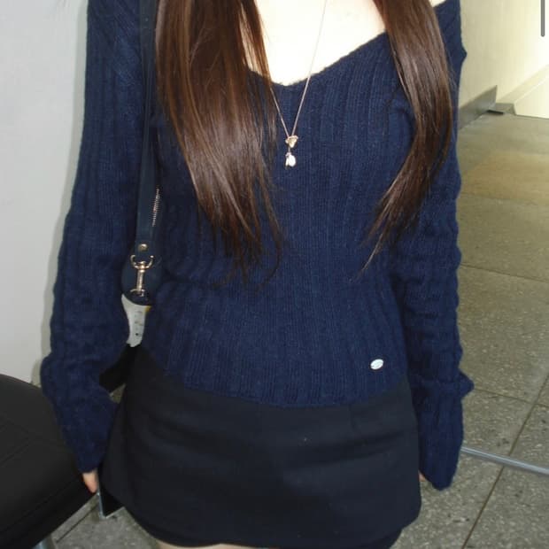 아워캐비넷 벨라골지 니트 네이비 판매