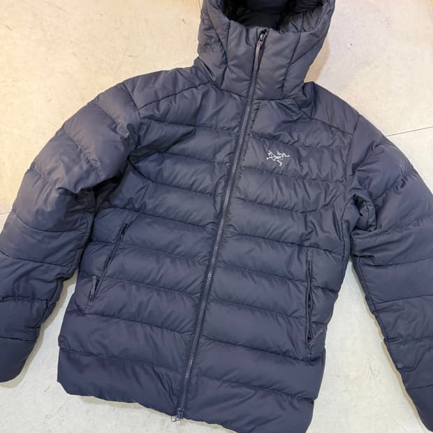 아크테릭스 토륨 블랙사파이어 M 사이즈  상태 괜찮아요 중고이지만 찢김 