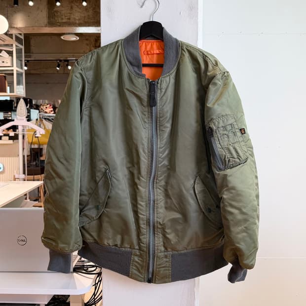 알파 인더스트리 카키 ma-1 봄버 자켓