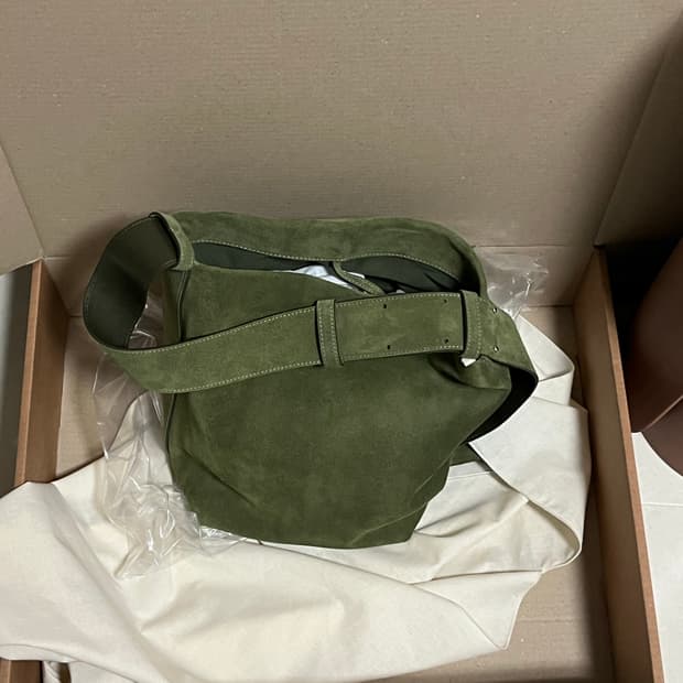 아우브아워 bolt suede bag 올리브