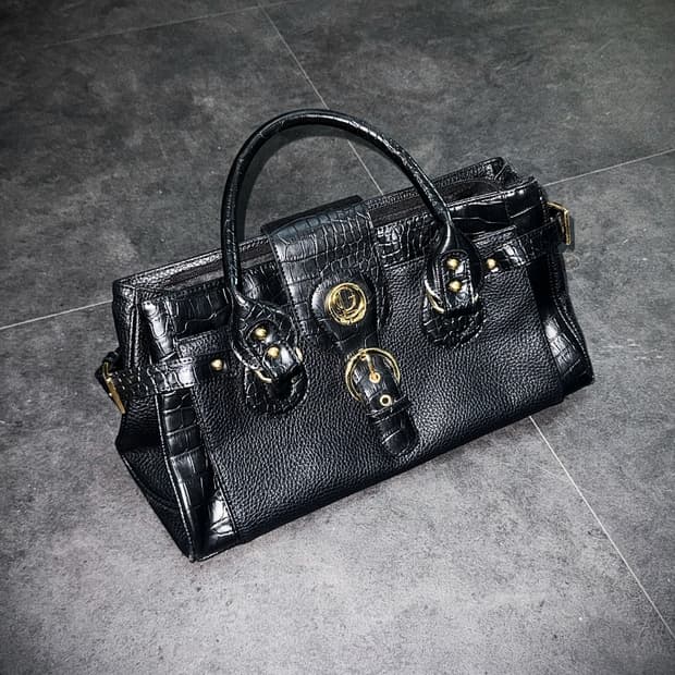 00s leather detailed bag